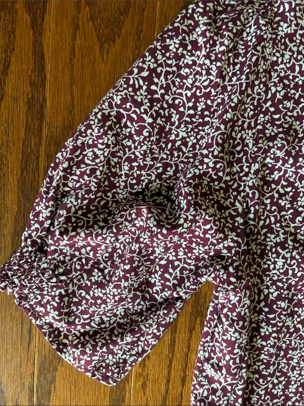 Old Navy V-Neck Puff Sleeve Floral Top - Burgundy/White S